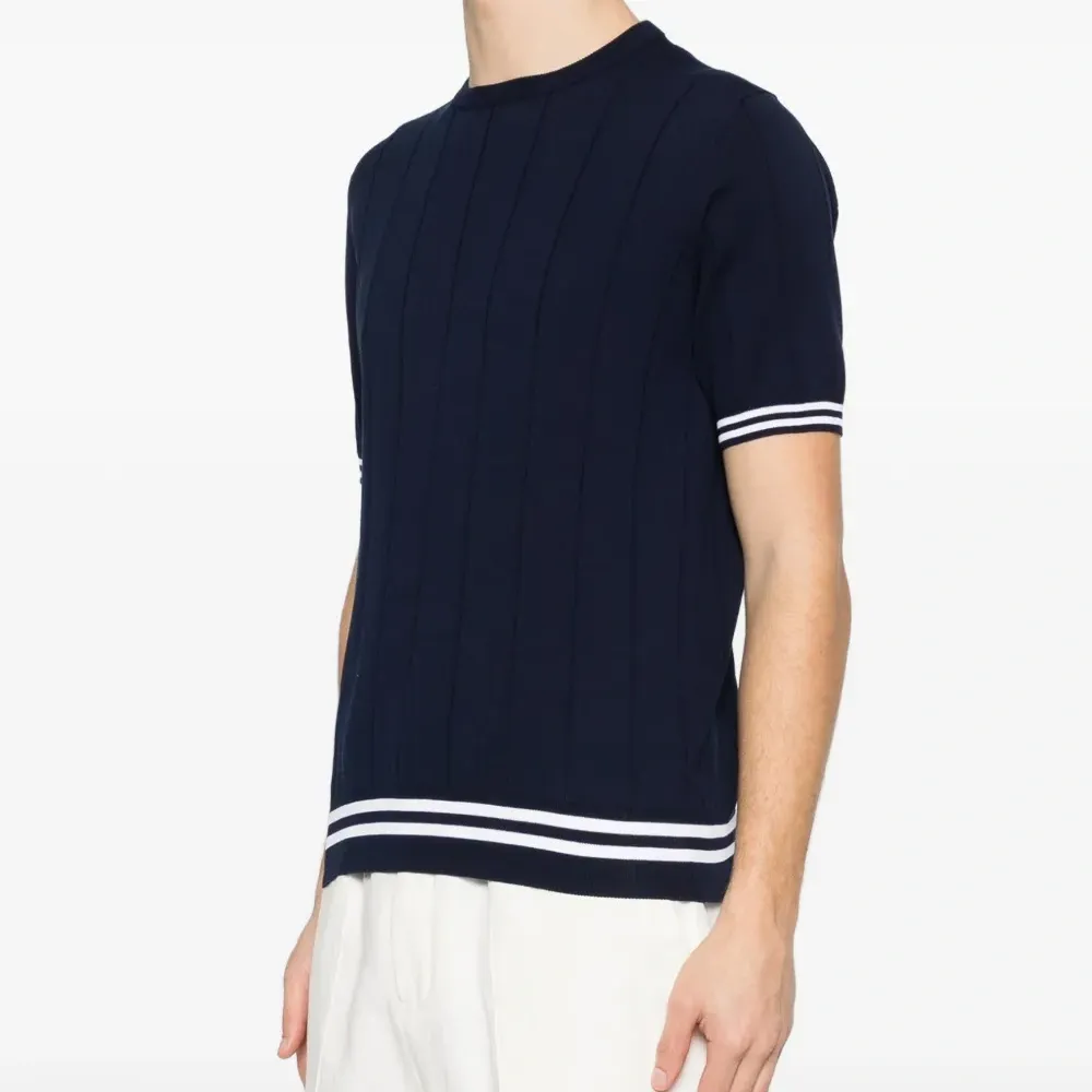 Полосатая футболка