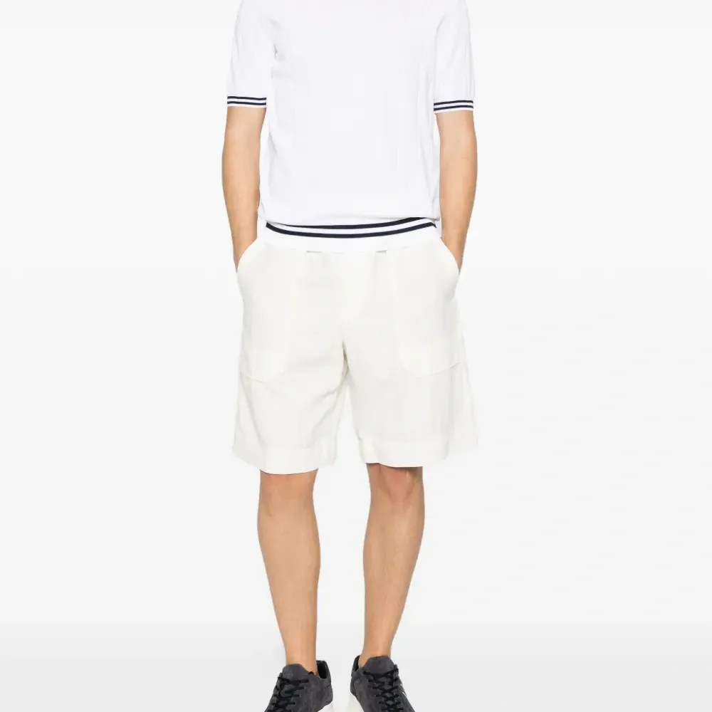 Полосатая футболка