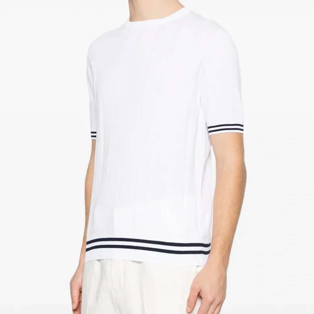 Полосатая футболка