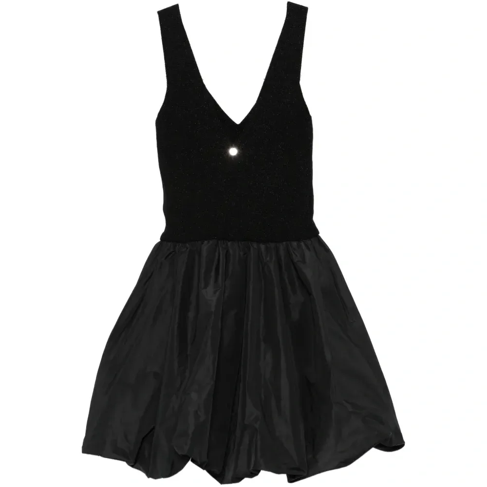 Мини-платье с украшениями и V-образным вырезом