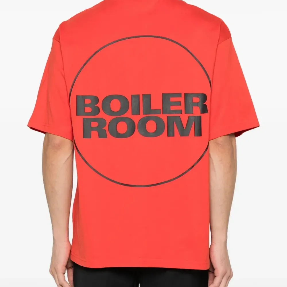 Футболка с логотипом