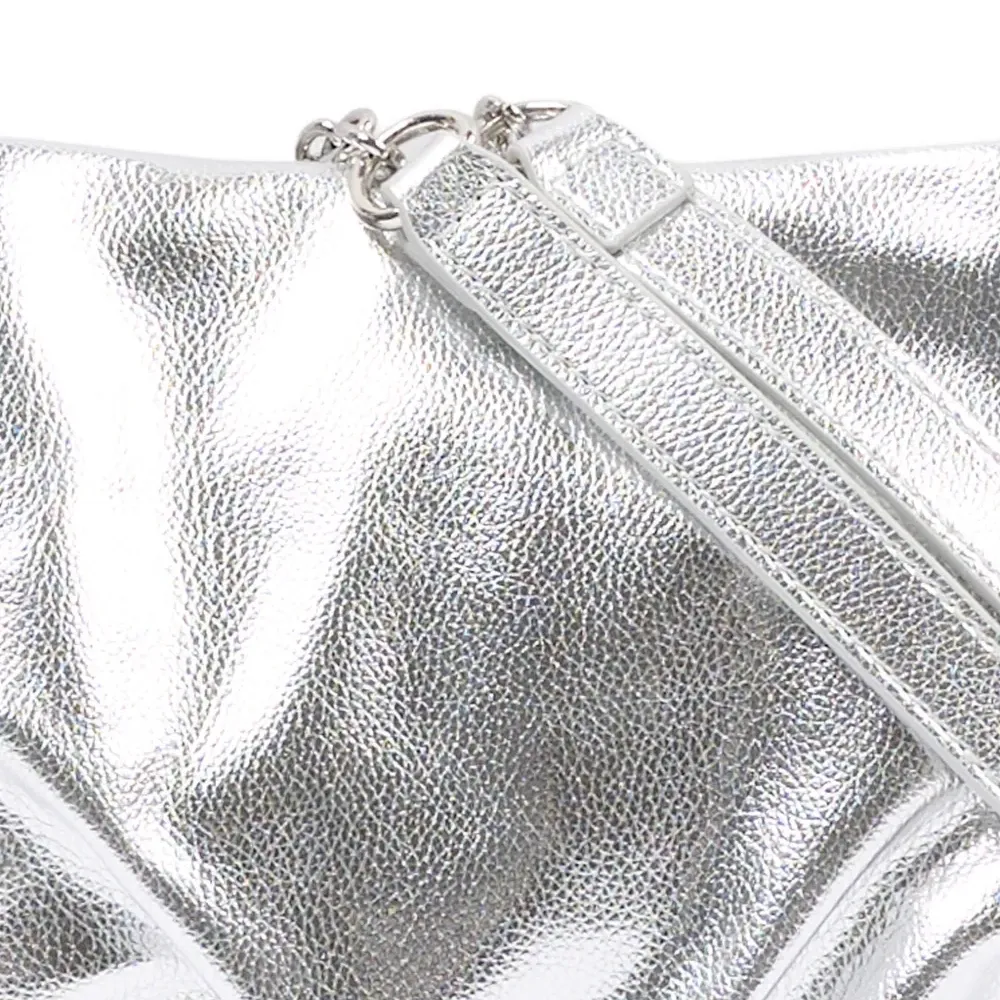 Сумка на плечо с эффектом металлик