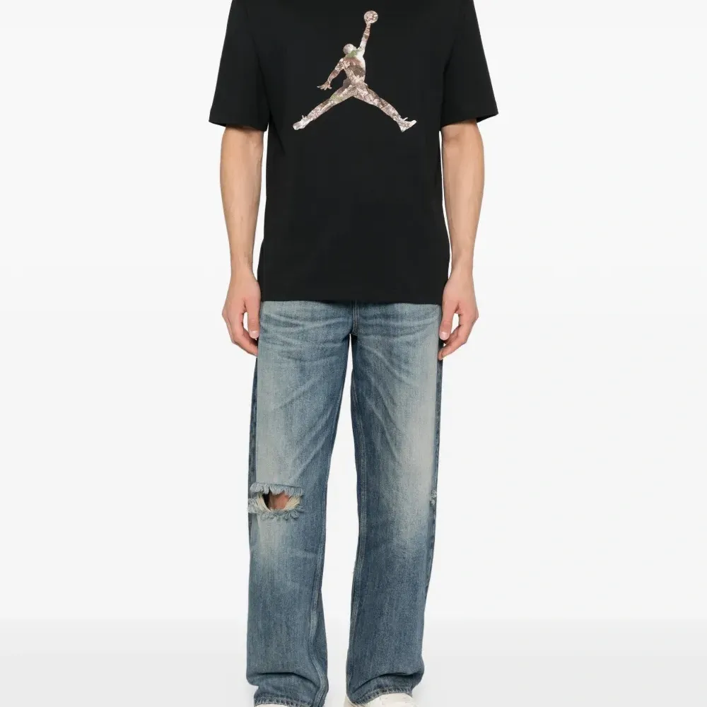 Футболка с графичным принтом Футболка с графичным принтом