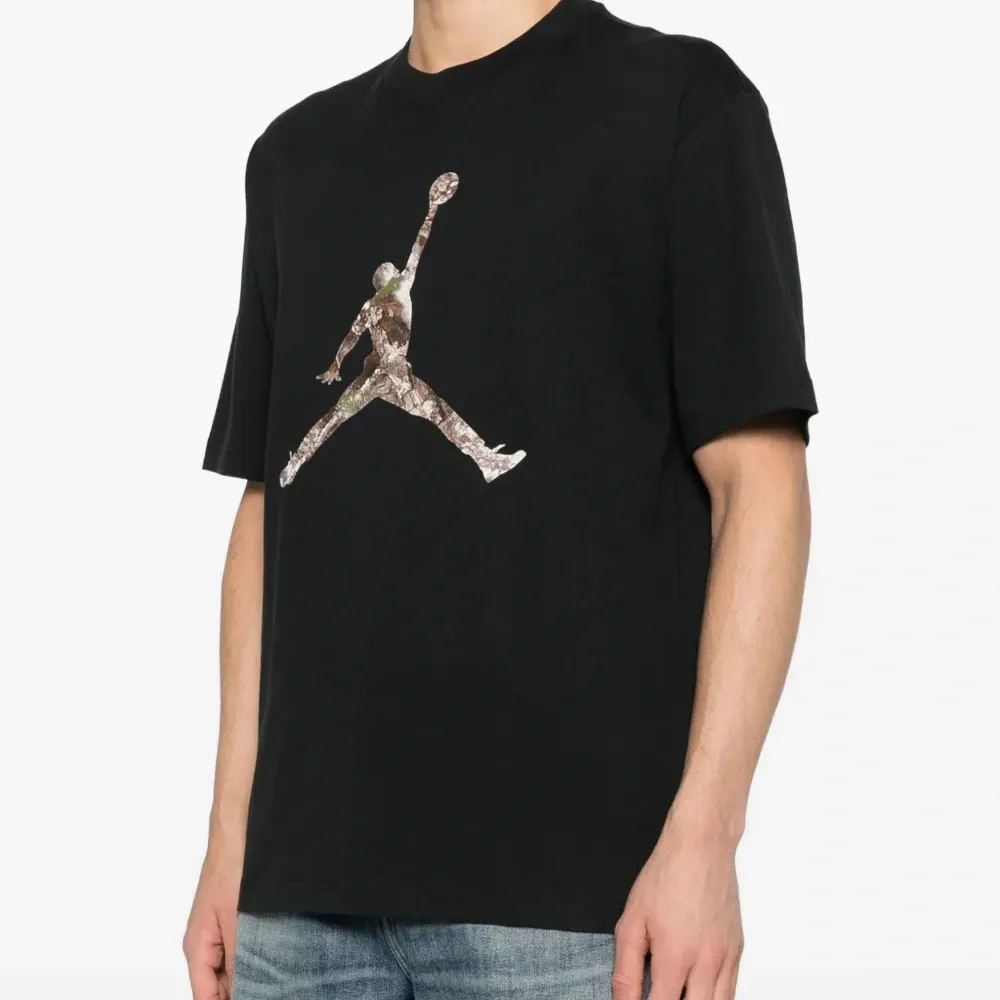 Футболка с графичным принтом Футболка с графичным принтом