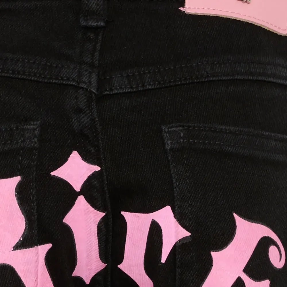 Джинсы с логотипом