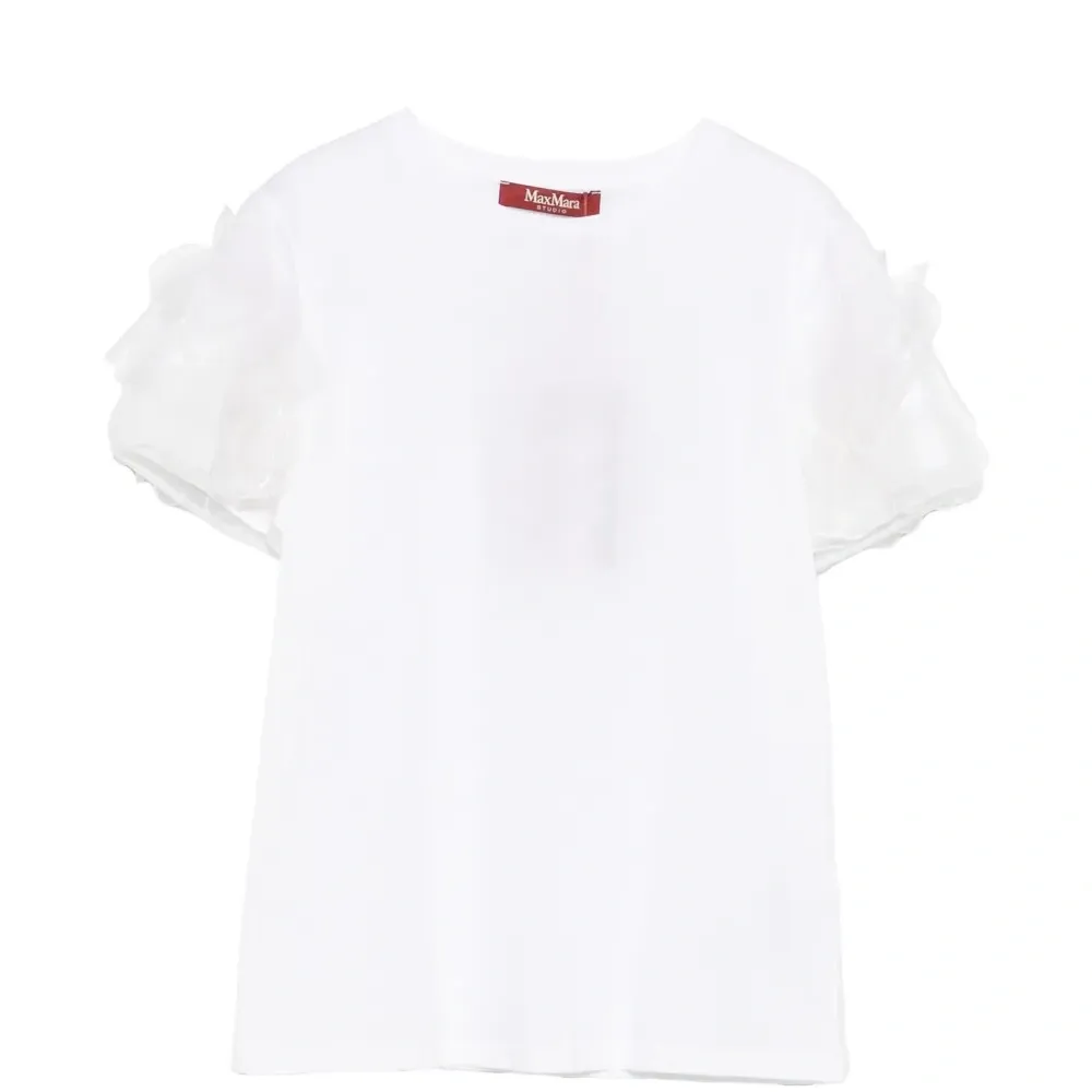 Футболка с оборками на рукавах