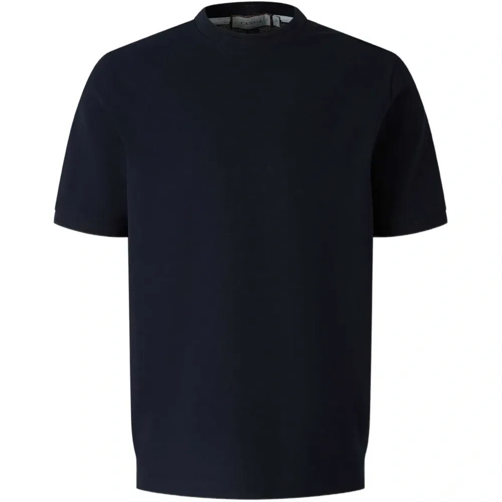 Футболка с вышитым логотипом