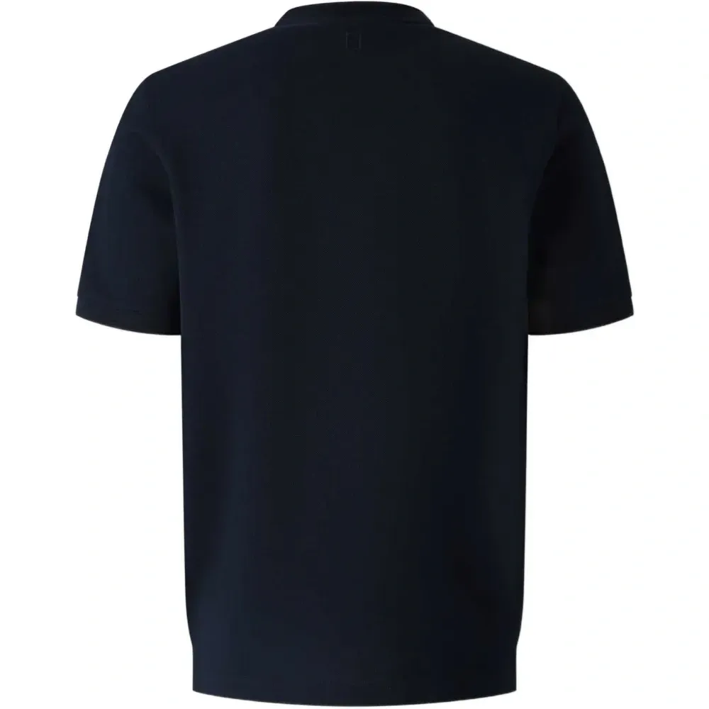 Футболка с вышитым логотипом