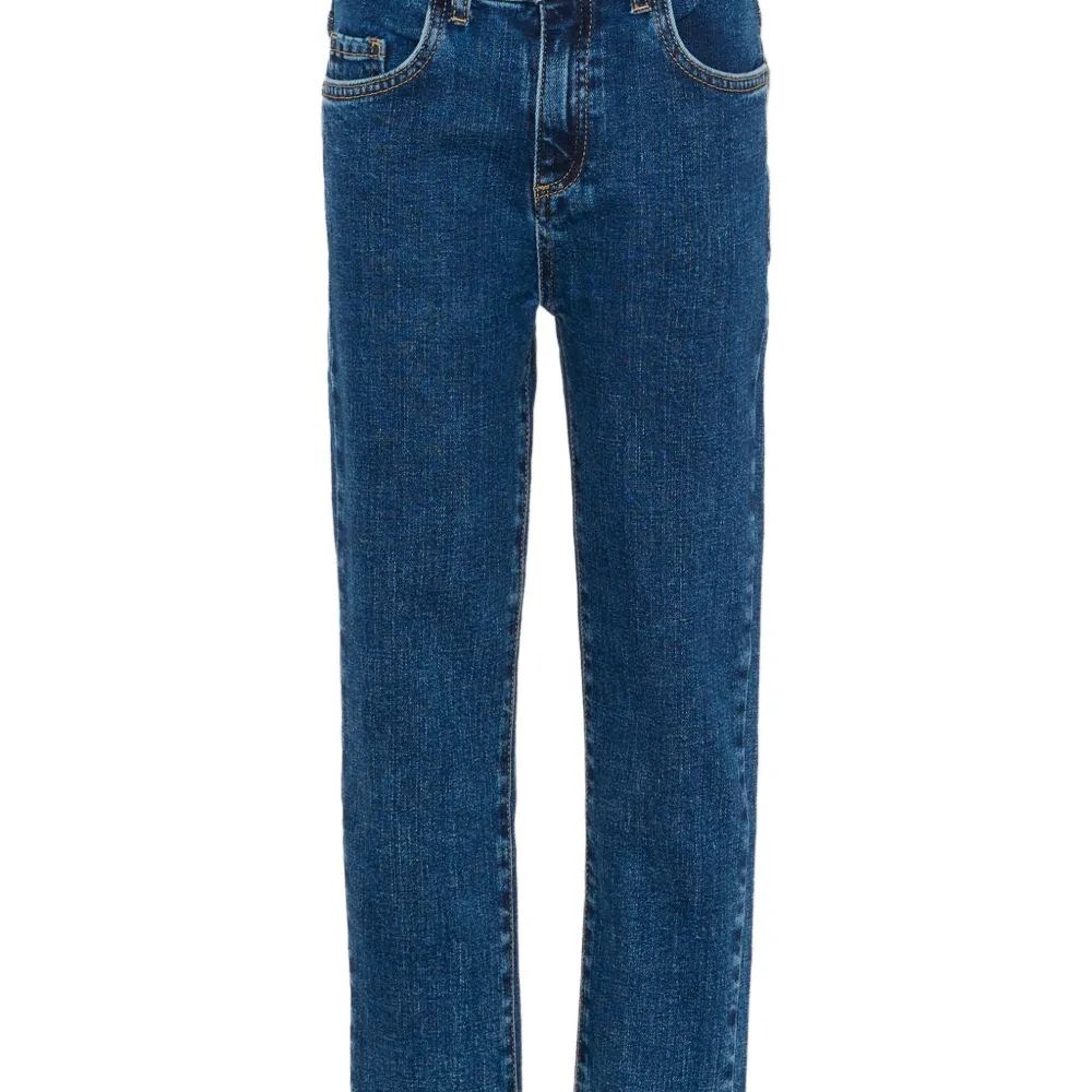 Джинсы с нашивкой в виде сердца