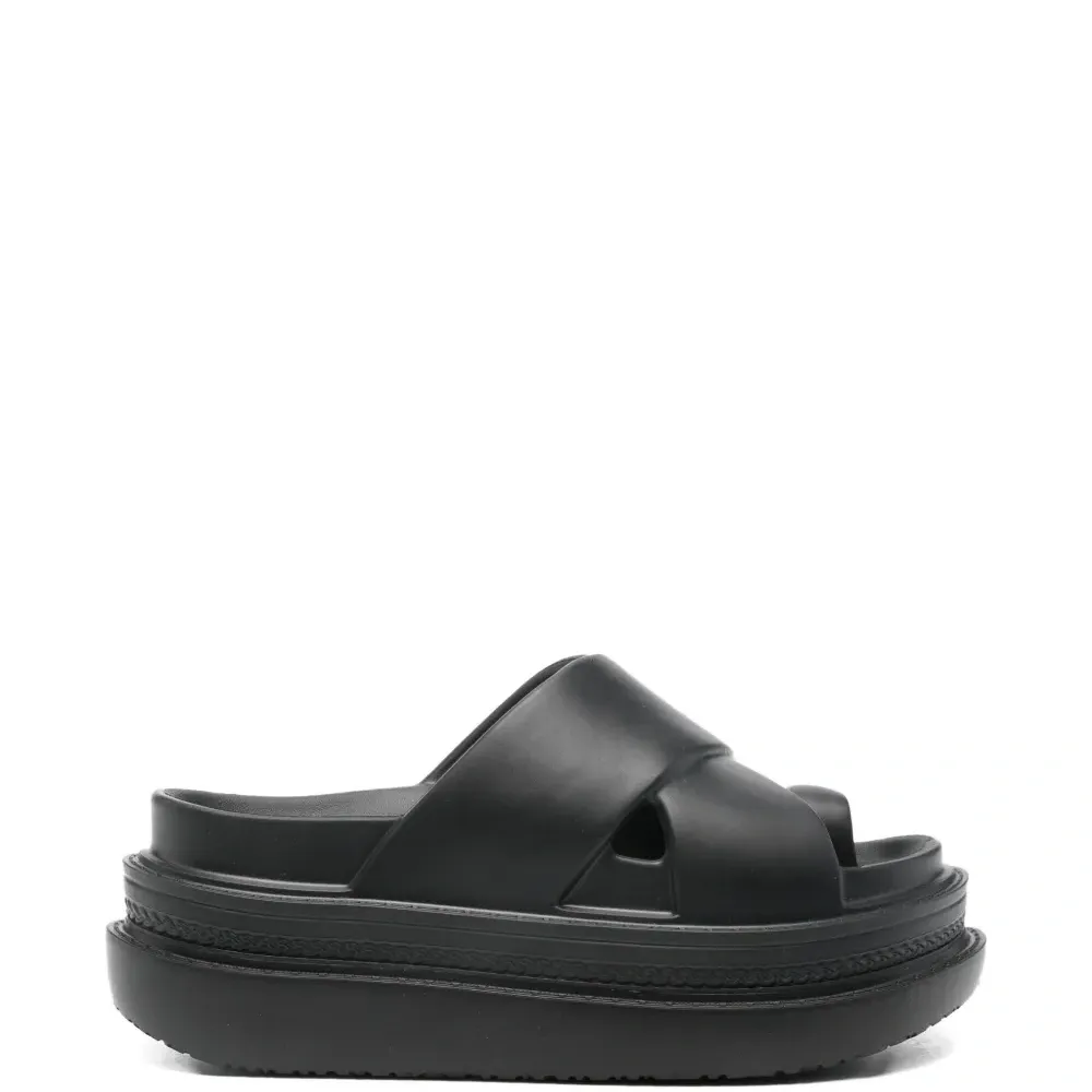 Босоножки на платформе с перекрещивающимися ремешками