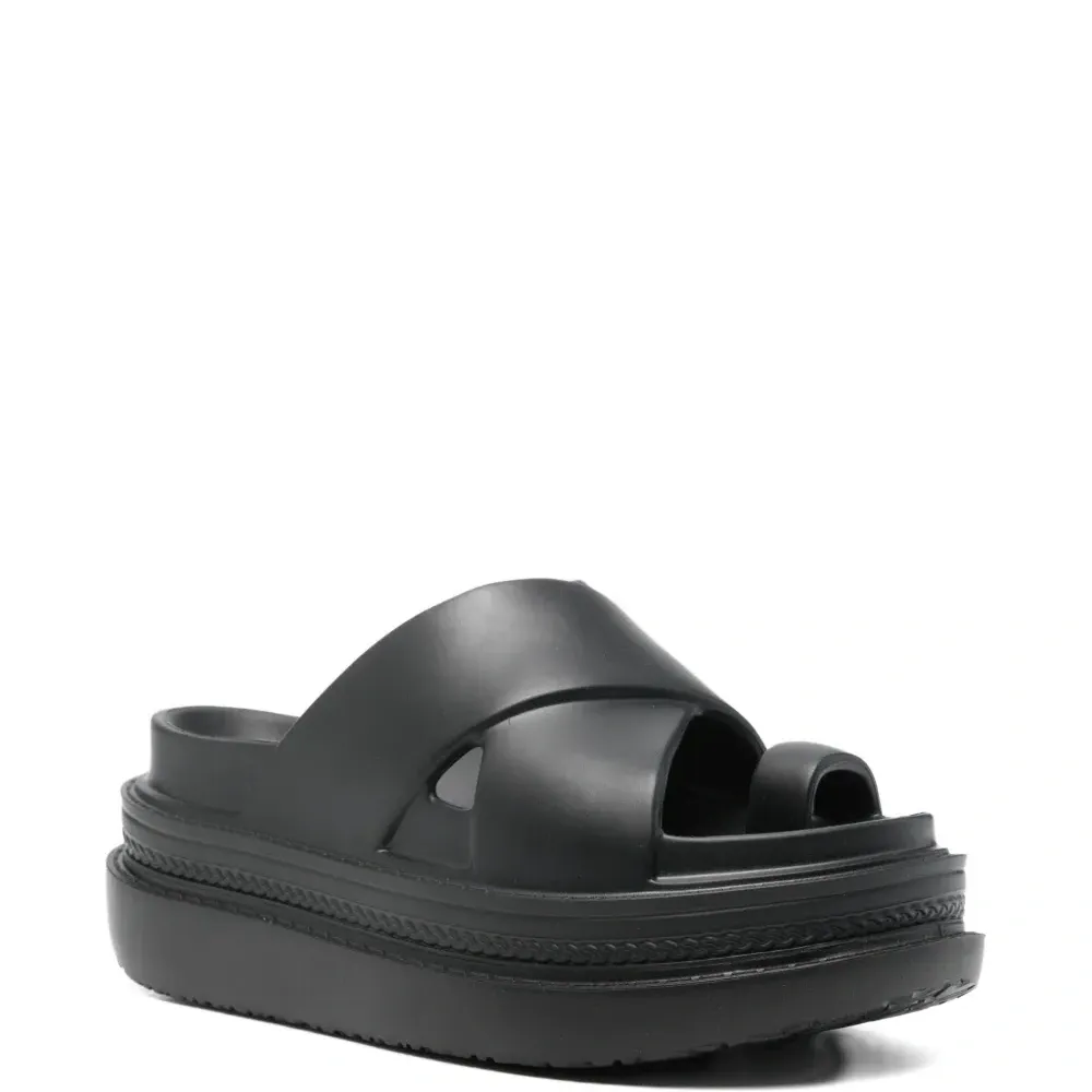 Босоножки на платформе с перекрещивающимися ремешками