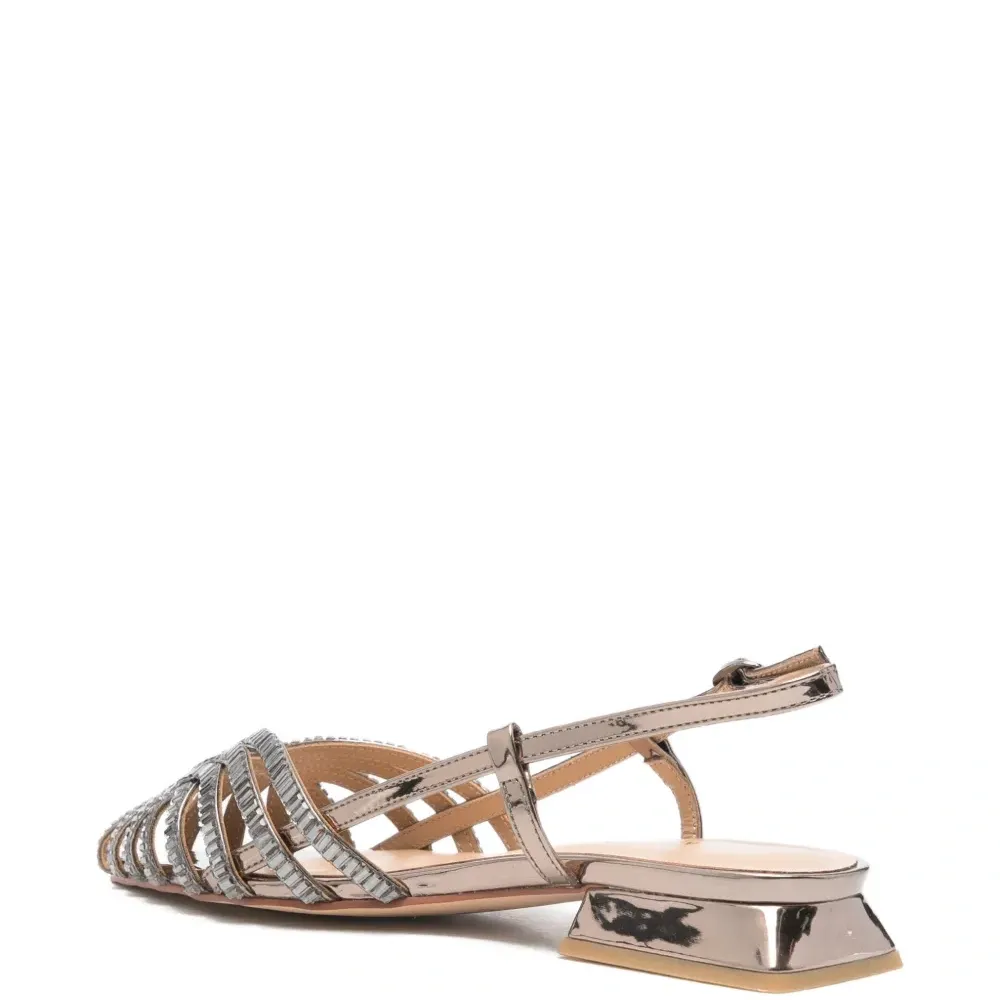 Декорированные босоножки