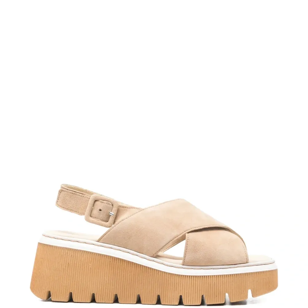 Босоножки на платформе с перекрещивающимися ремешками Босоножки на платформе с перекрещивающимися ремешками