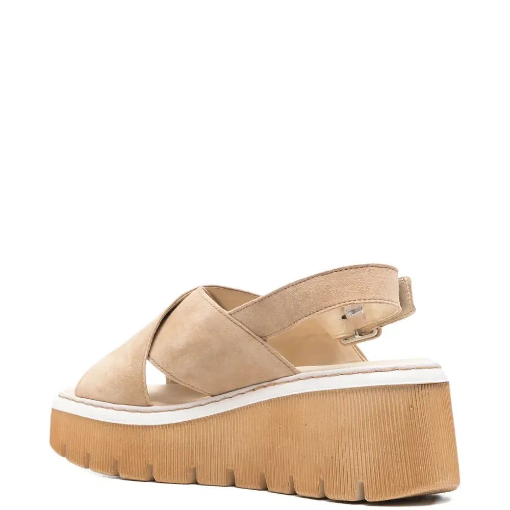 Босоножки на платформе с перекрещивающимися ремешками Босоножки на платформе с перекрещивающимися ремешками