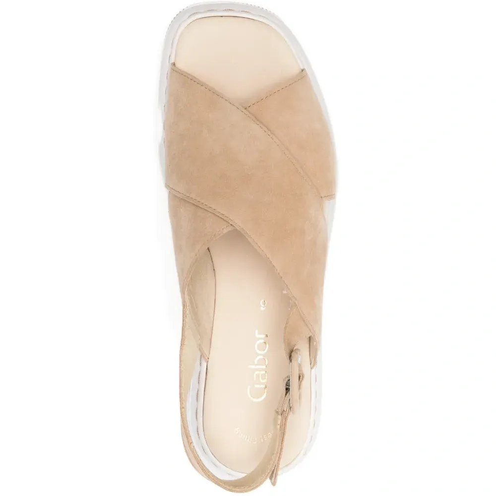 Босоножки на платформе с перекрещивающимися ремешками Босоножки на платформе с перекрещивающимися ремешками