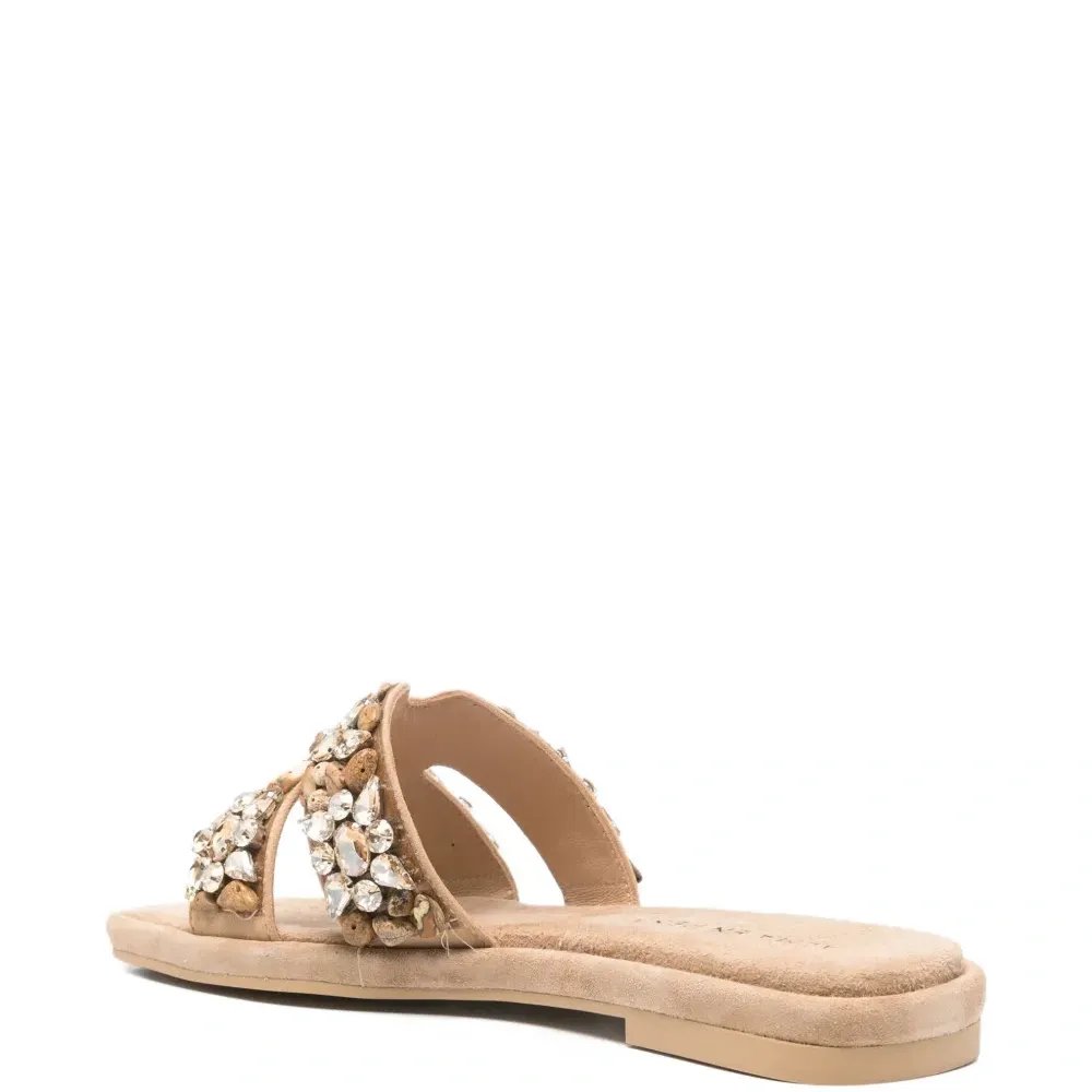 Декорированные босоножки