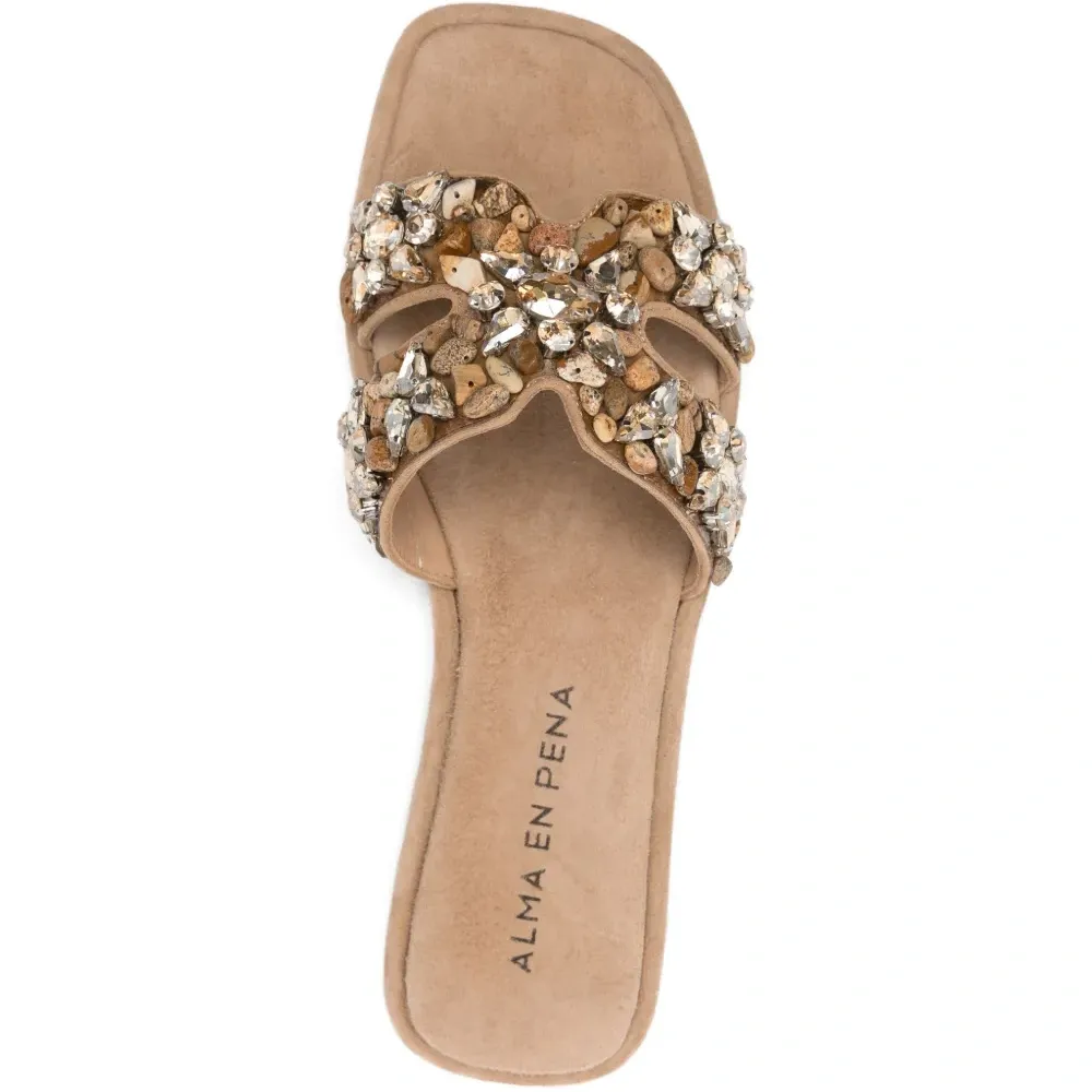 Декорированные босоножки