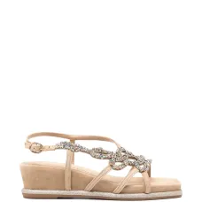 Декорированные босоножки на танкетке Декорированные босоножки на танкетке