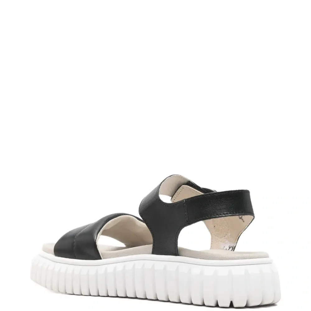 Сандалии с пряжкой