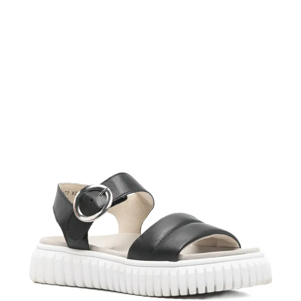 Сандалии с пряжкой