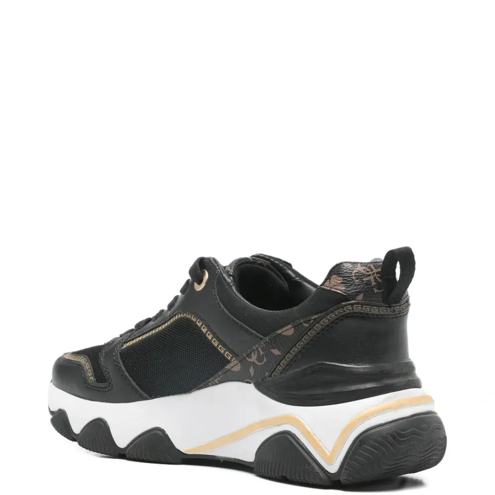 Кроссовки с логотипом