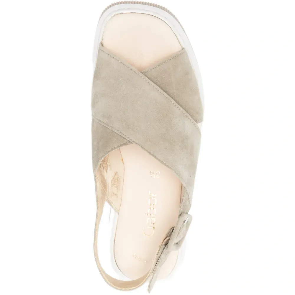 Босоножки на платформе с перекрещивающимися ремешками