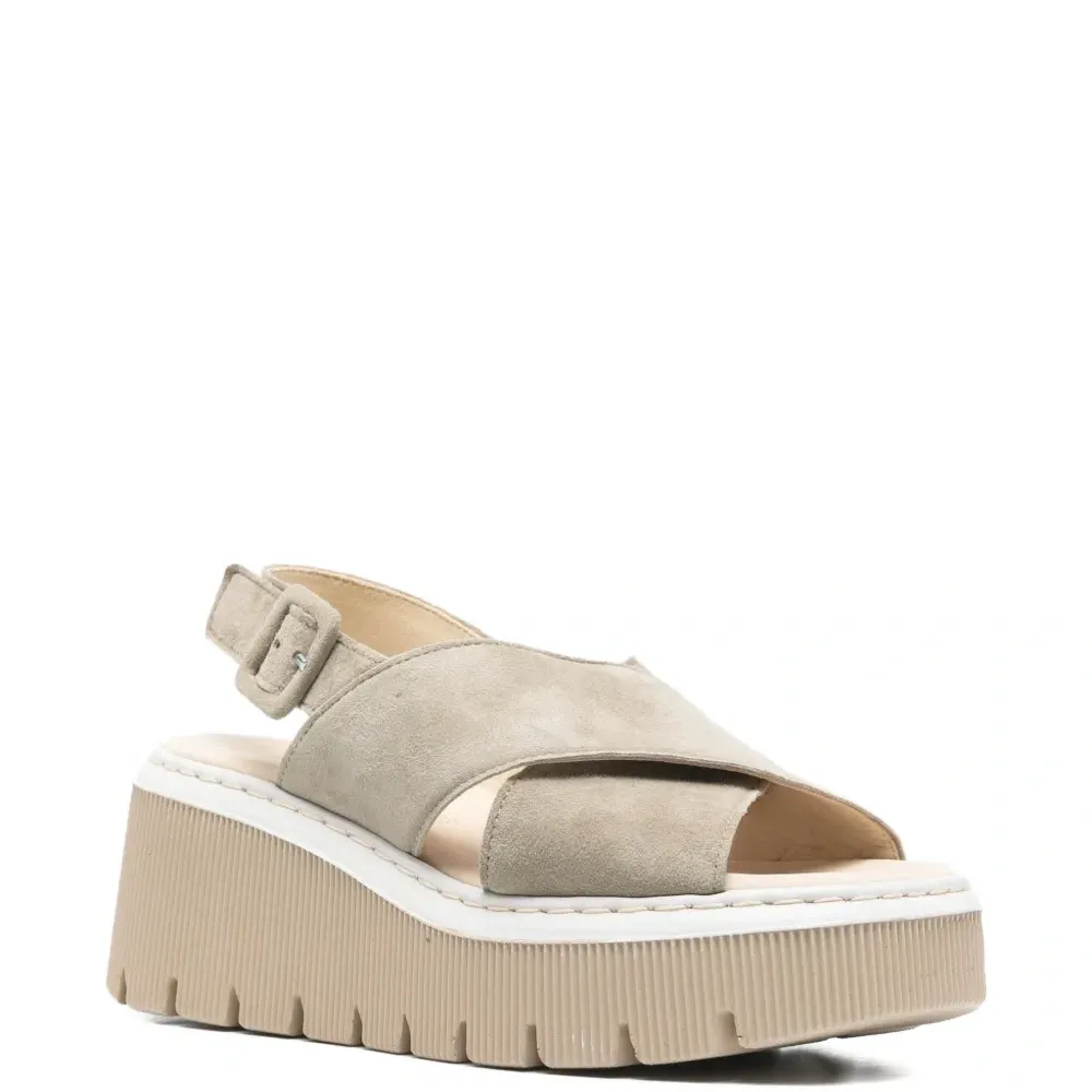 Босоножки на платформе с перекрещивающимися ремешками