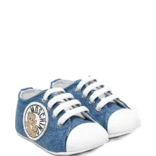 Синие кроссовки