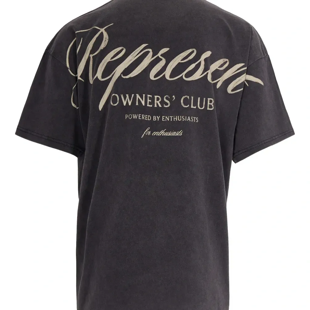 Футболка с принтом логотипа