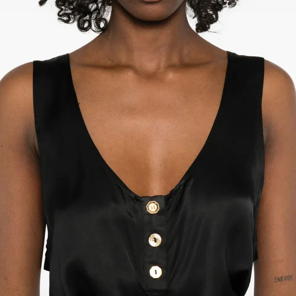 Топ с V-образным вырезом и пуговицами