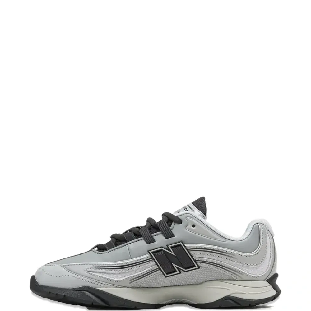 Кроссовки с нашивкой-логотипом RC56