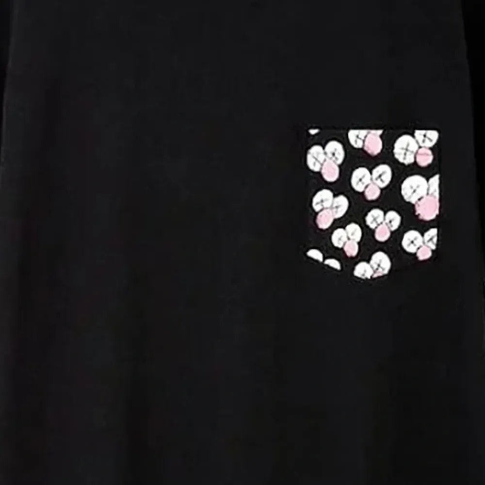 Футболка с карманом BFF из коллаборации с Uniqlo Футболка с карманом BFF из коллаборации с Uniqlo