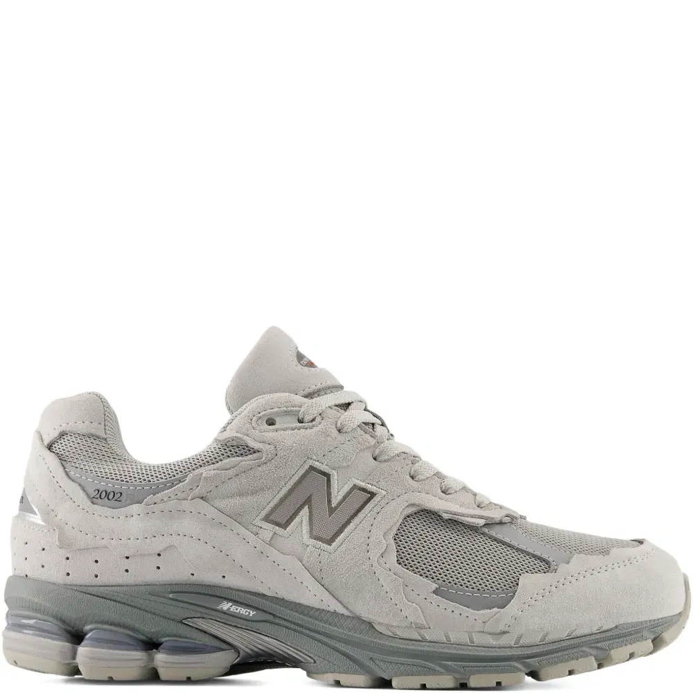 Кроссовки с сетчатыми вставками