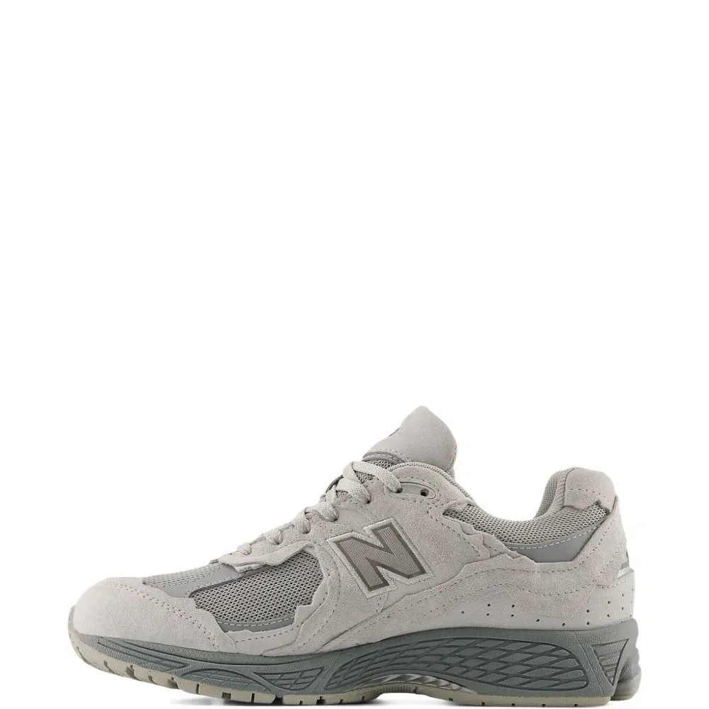 Кроссовки с сетчатыми вставками