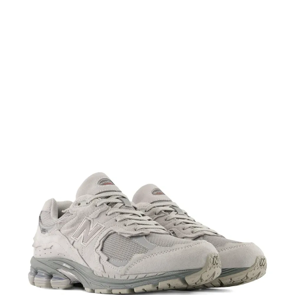 Кроссовки с сетчатыми вставками