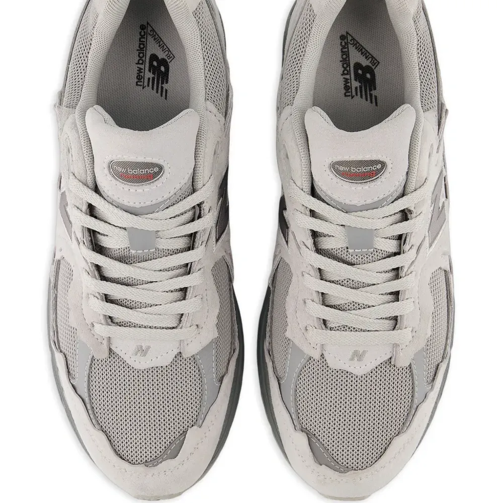 Кроссовки с сетчатыми вставками