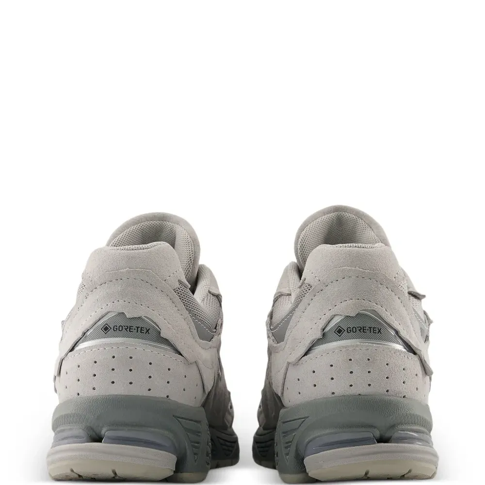 Кроссовки с сетчатыми вставками