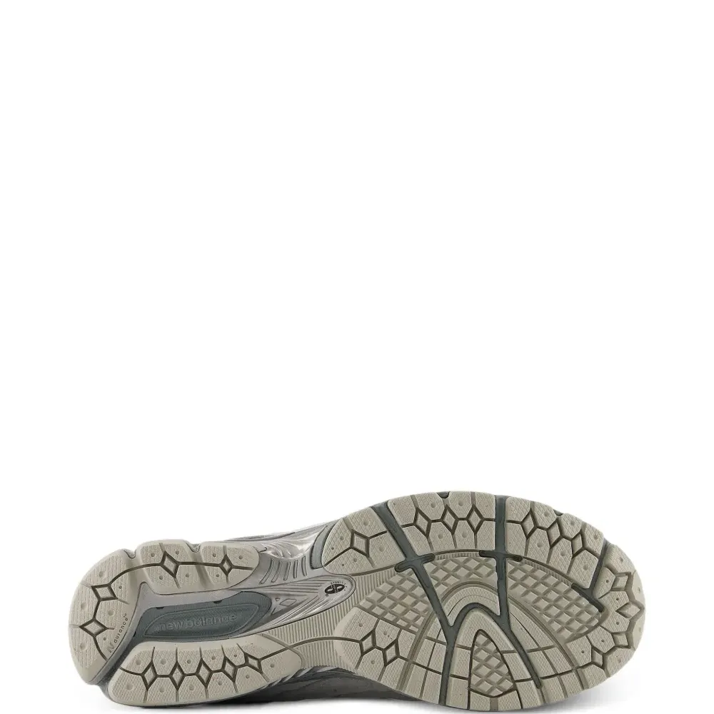 Кроссовки с сетчатыми вставками