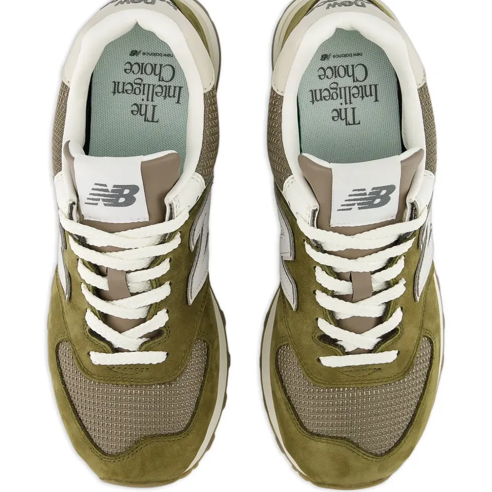 Кроссовки с логотипом