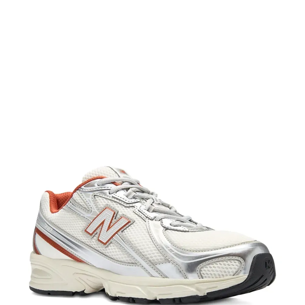 Кроссовки 740