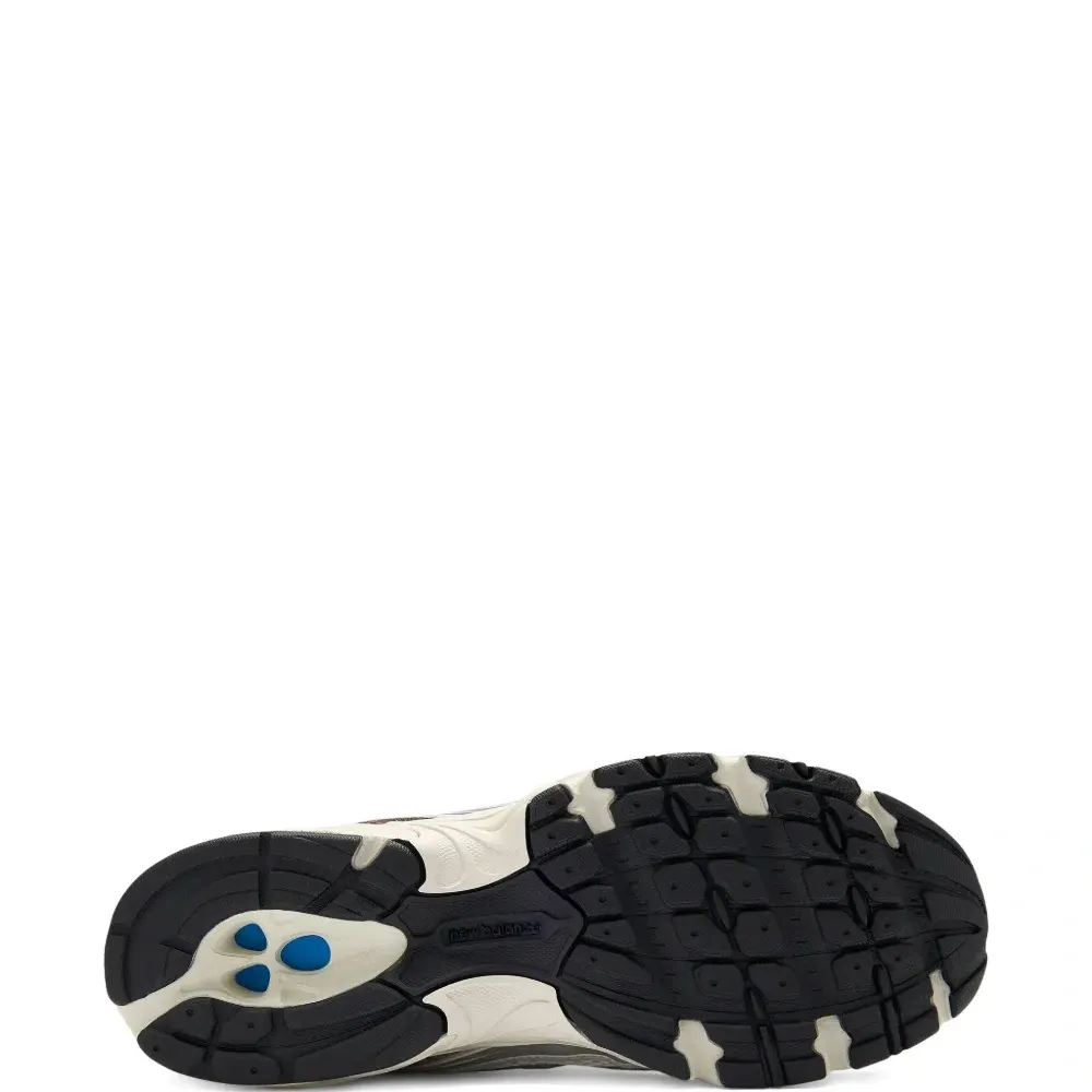 Кроссовки 740