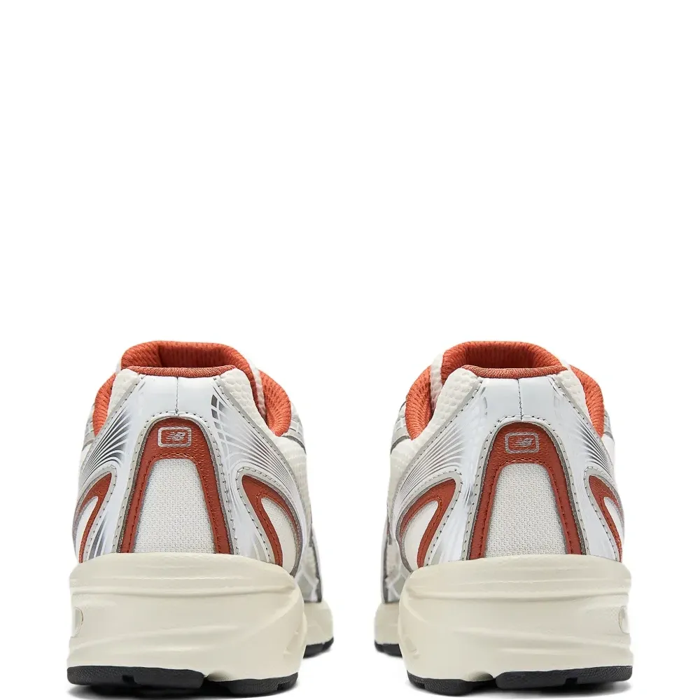 Кроссовки 740