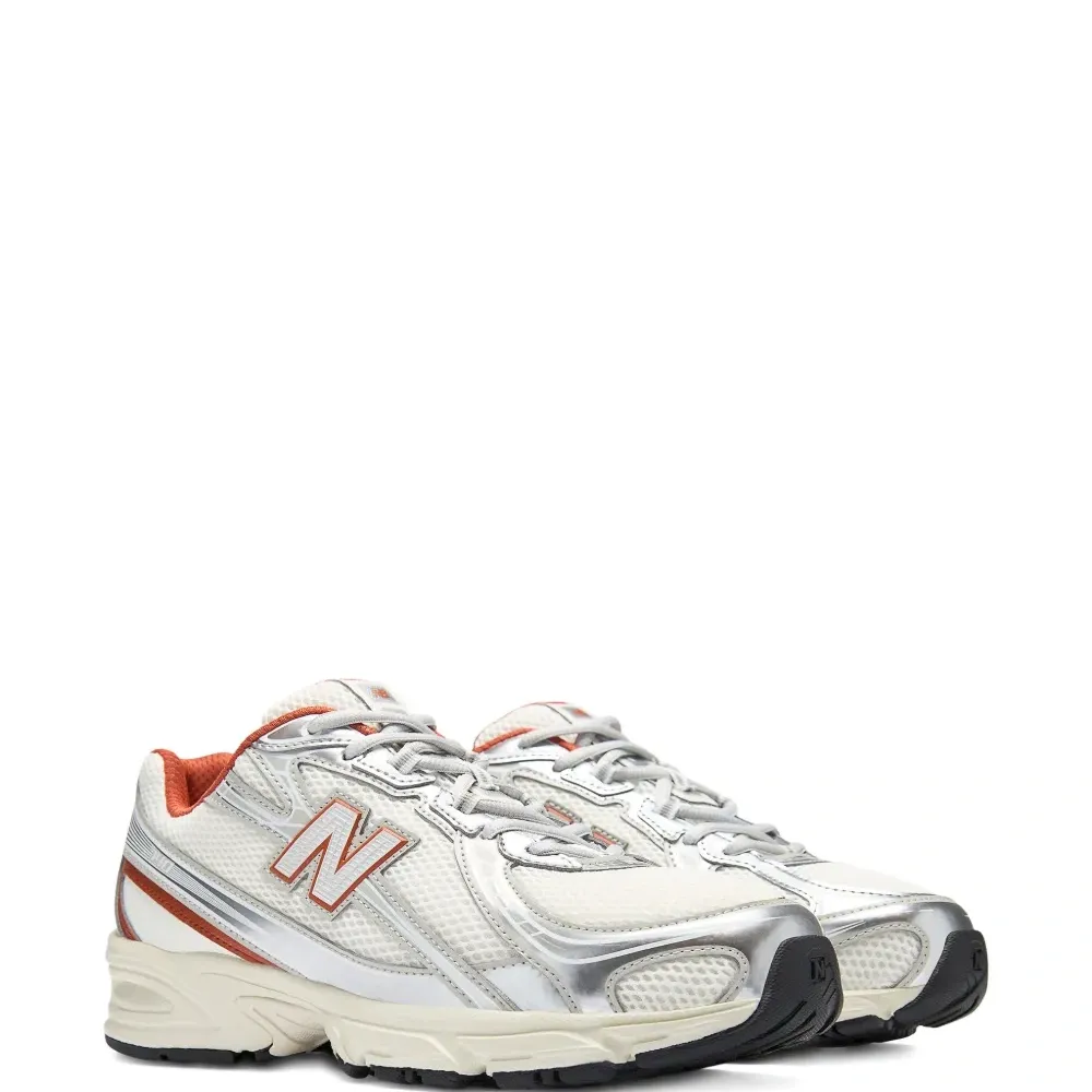 Кроссовки 740