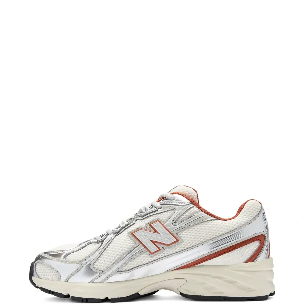 Кроссовки 740