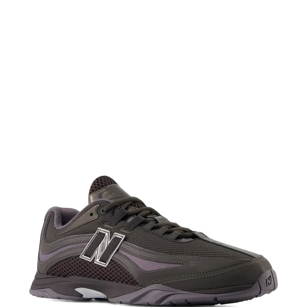 Кроссовки с логотипом