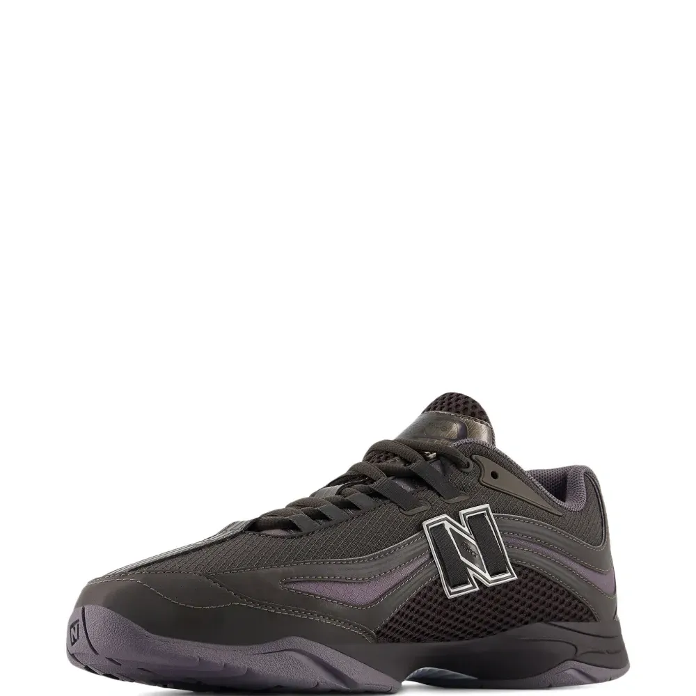 Кроссовки с логотипом