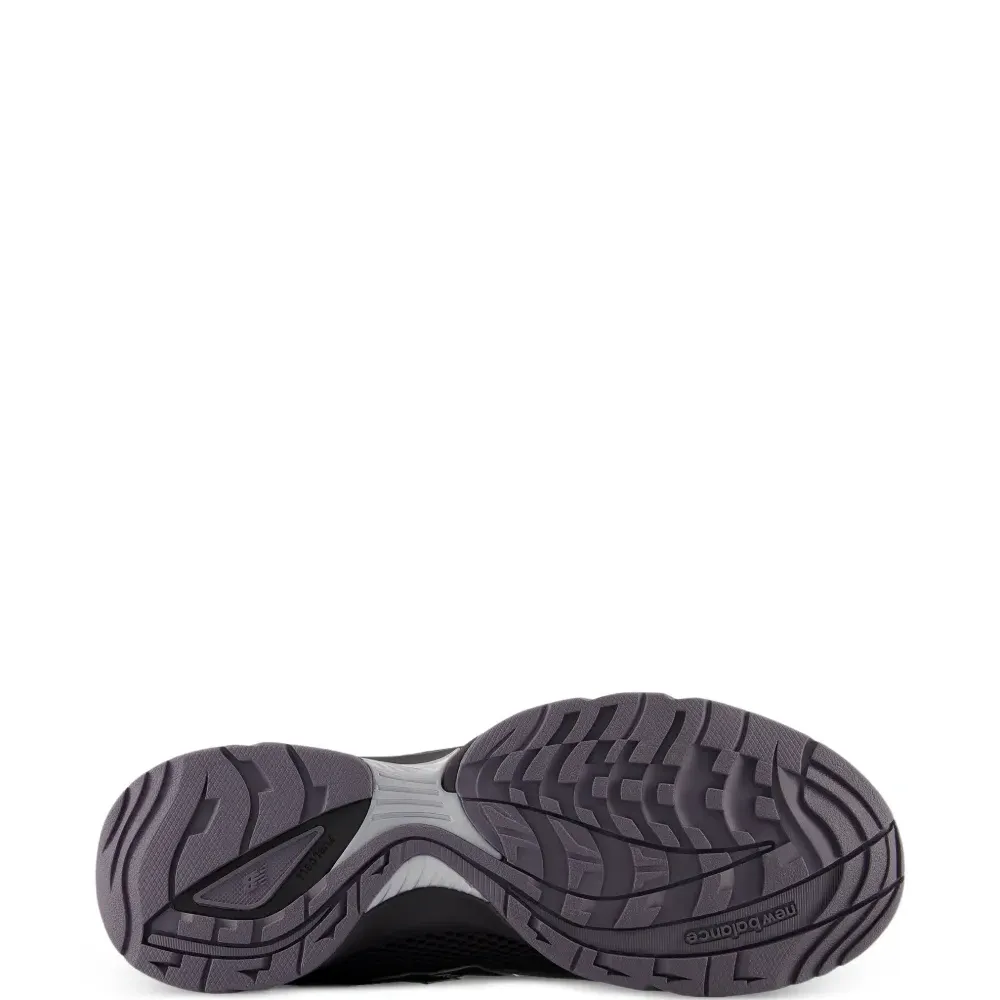 Кроссовки с логотипом