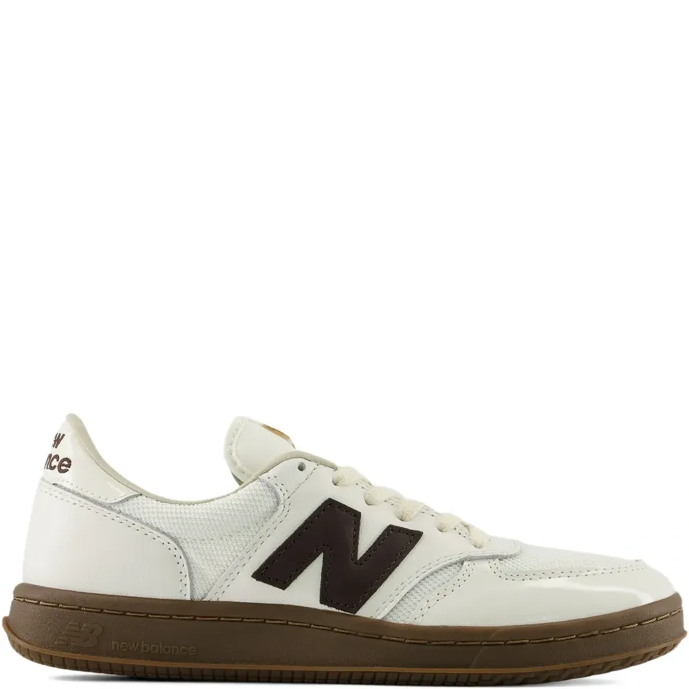 Лакированные кроссовки с сетчатыми вставками