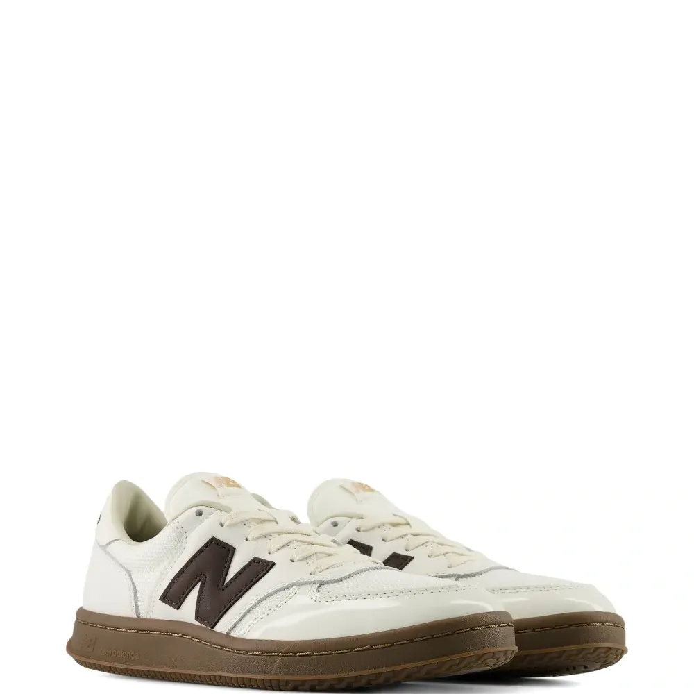 Лакированные кроссовки с сетчатыми вставками