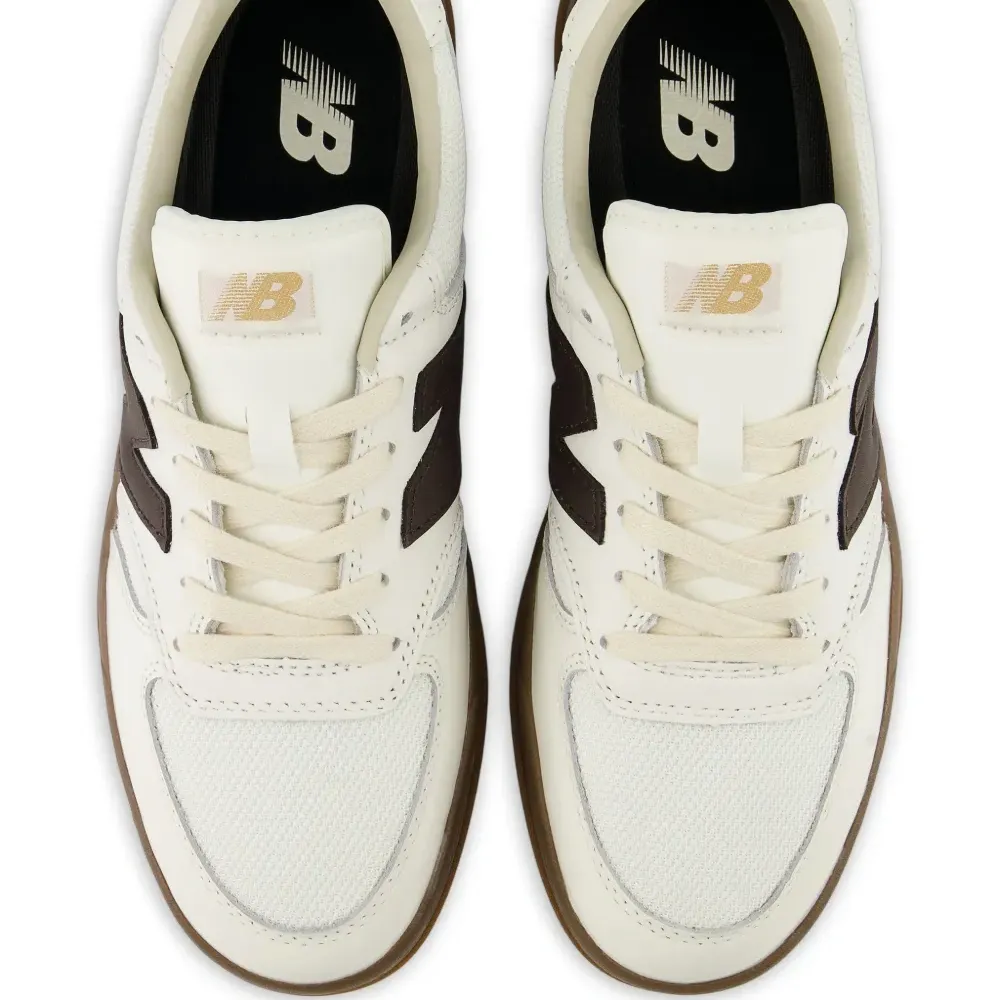 Лакированные кроссовки с сетчатыми вставками